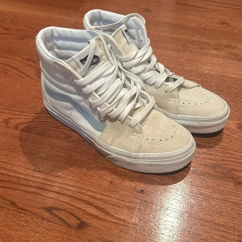 Vans - Picture 1 of 2
